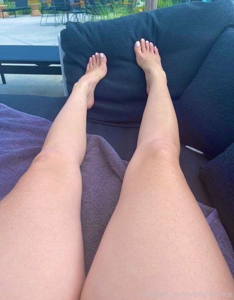 waifufeetmilkpaid pornostar erotische foto