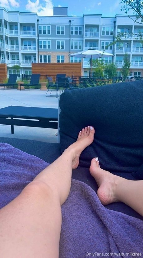 waifufeetmilkpaid schauspielerin sexy bilder