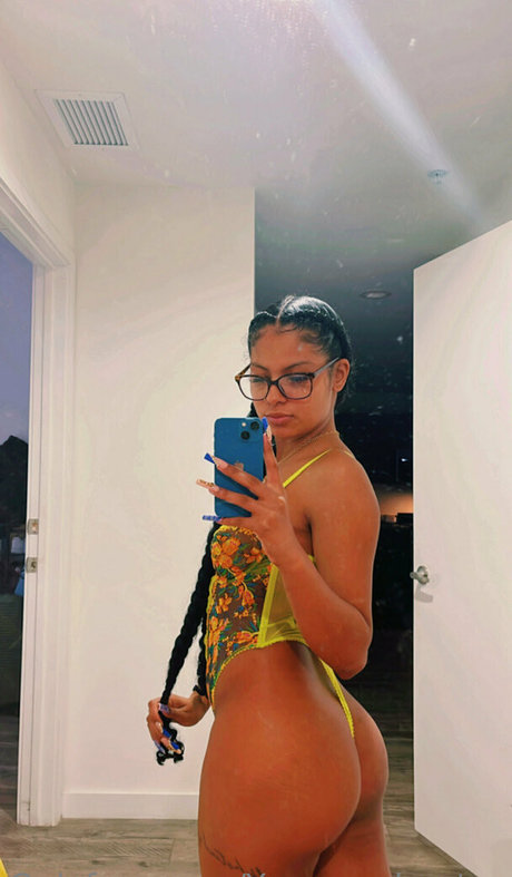 anikastar model nette bild