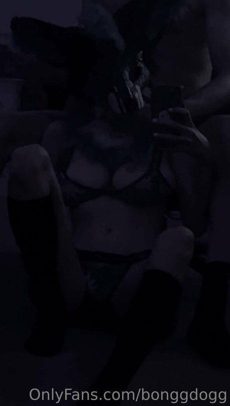 Bonggdogg nacktheit perfekte bilder