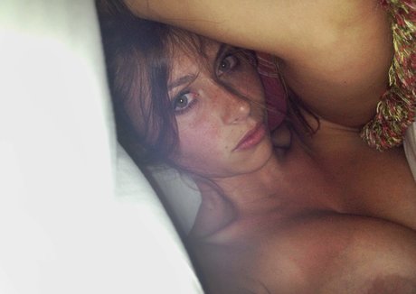 Aly Michalka nackt hd bild