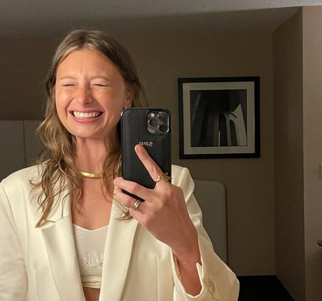 Aly Michalka nackt erwachsene archiv