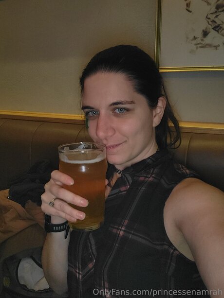 Princesse Namrah top pornographische galerien