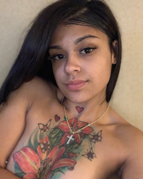 ChichiDoll porno sexy fotos