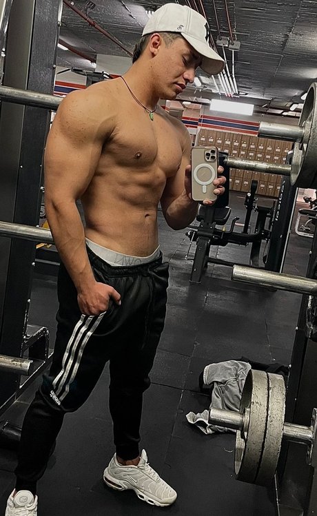 Dilan Coy kunst nackte galerien