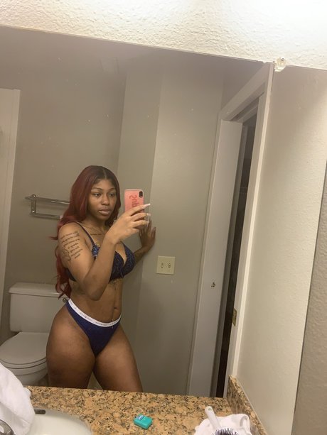 LilBootyCyy model foto