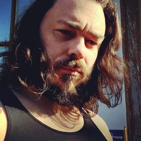 Pseudo Dom model nackt galerien