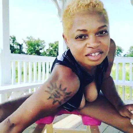 QNICORN DIENASTY freie nackte bild