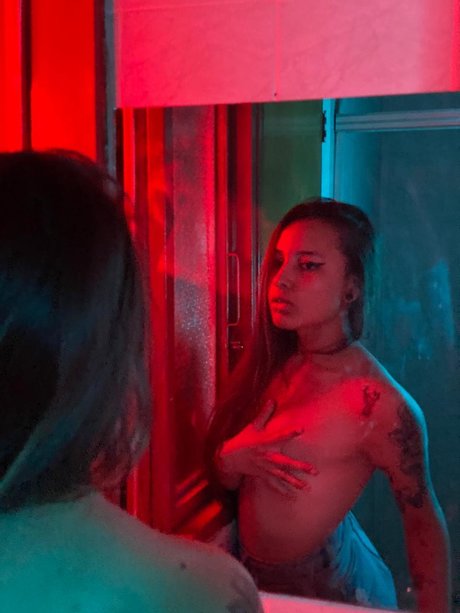 Quendly Guzman erotische top foto