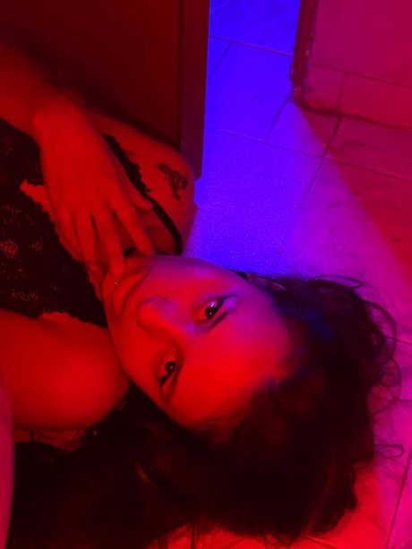 Quendly Guzman porno exklusive foto