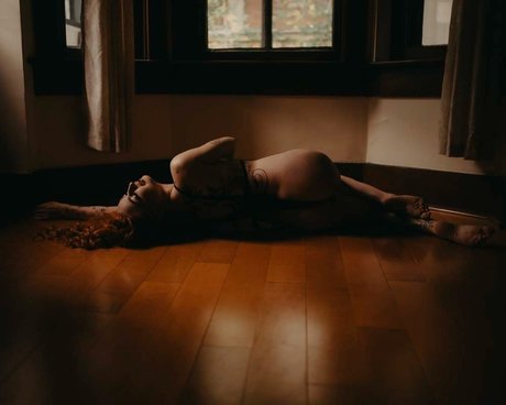 Queen NOVA porno erotische bild