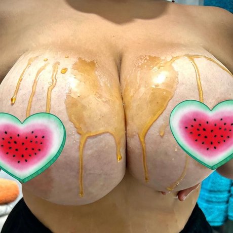 QueenMelons schauspielerin sexy galerien