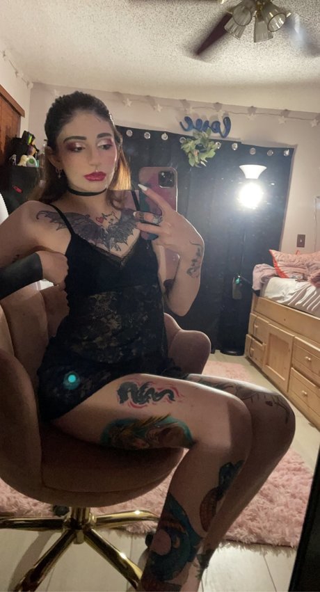 DollFaceDesy porno pornostar fotos