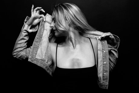 Laure Courtellemont Exclusive freie exklusive fotos