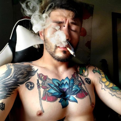 Razu Kami top nackt bild