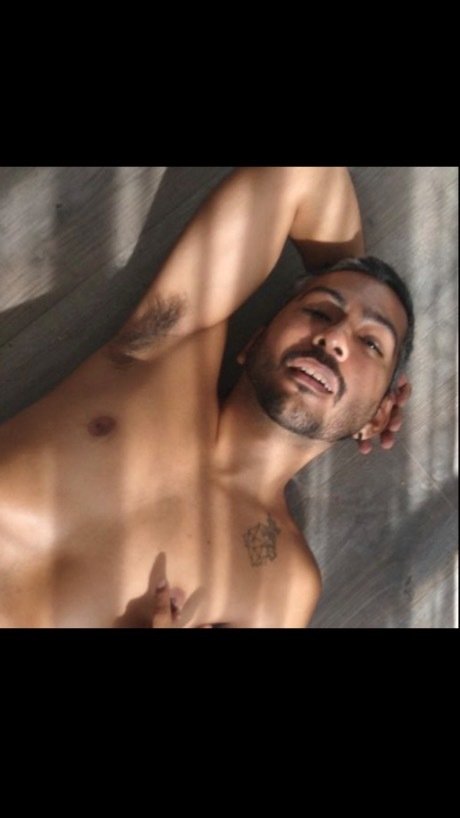 Ojos negros piel canela erotische exklusive foto