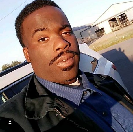 Rikko Tha Enforcer top pornographische bild