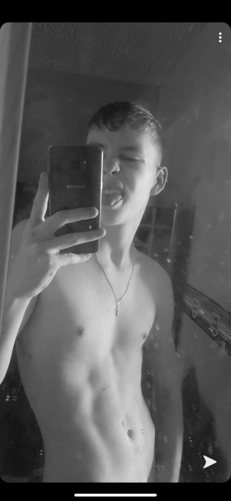 Reece Hultquist heiße akt bild