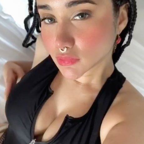 RedVelvetDoll hübsche nackte bilder