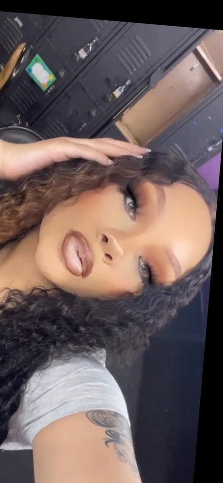 Spoil Barbie pornostar kunst foto