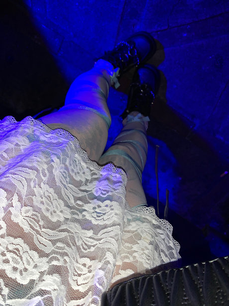 ROS3BL00D nackt kostenlose galerie