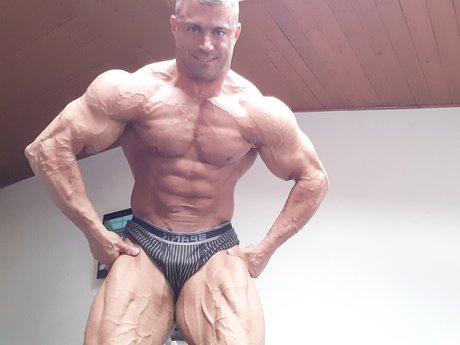 ROCKY REMINGTON erwachsene heiße bild