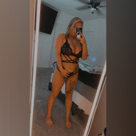 Riley Elizabeth model nackten galerie