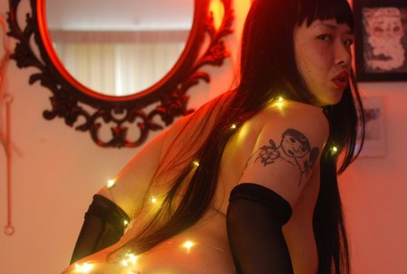 pink chains model erotische bild