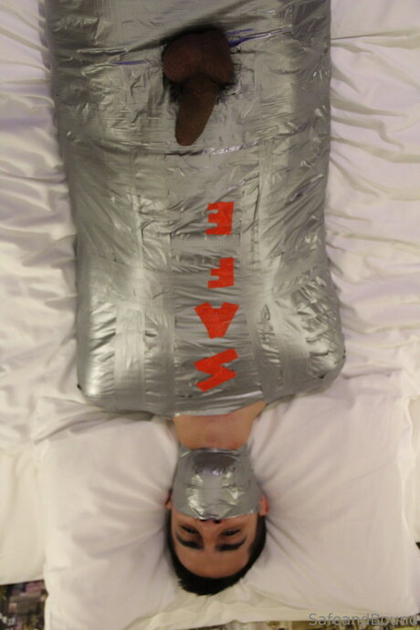 Safe and Bound schauspielerin heiße bilder