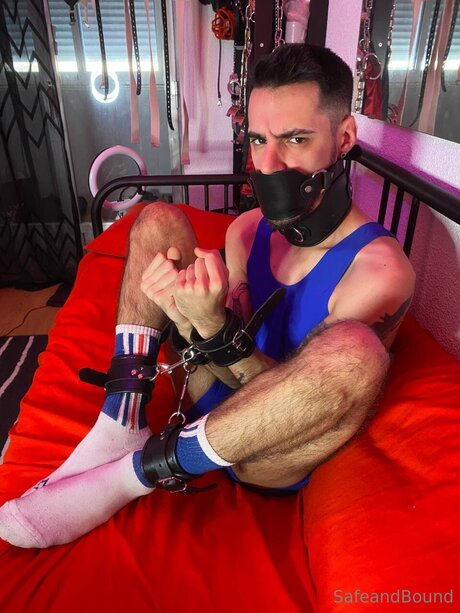 Safe and Bound pornostar kunst archiv