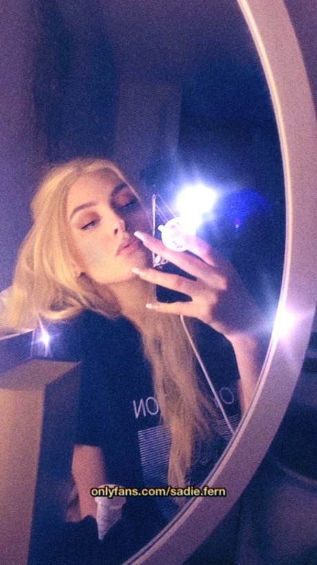 Sadie Fern hübsche nackte archiv