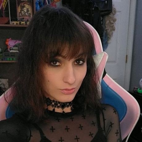 _Sadia Sith_ top nacktheit archiv