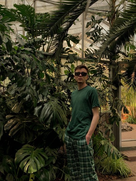 G R E E N_ nackt pornostar bild