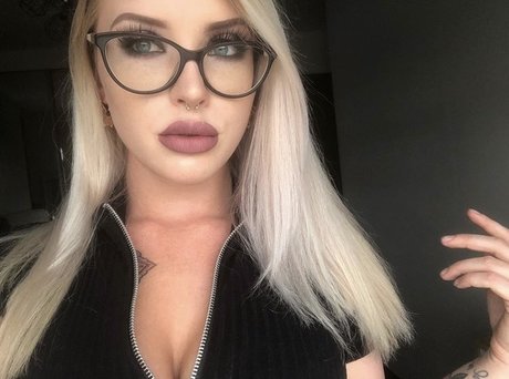 Sabra Obscura perfekte porno fotos