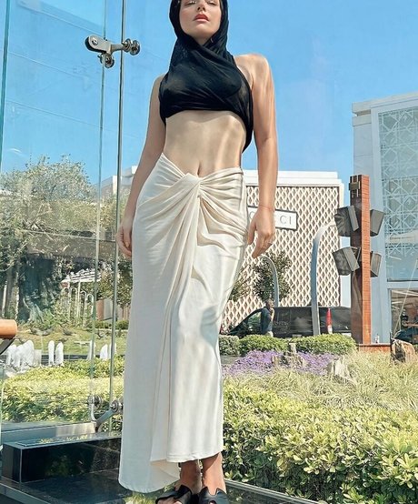 Merve Bolugur kostenlose akt bild