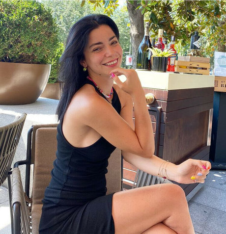 Merve Bolugur perfekte akt fotos