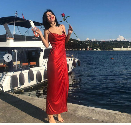 Merve Bolugur porno heiße bilder