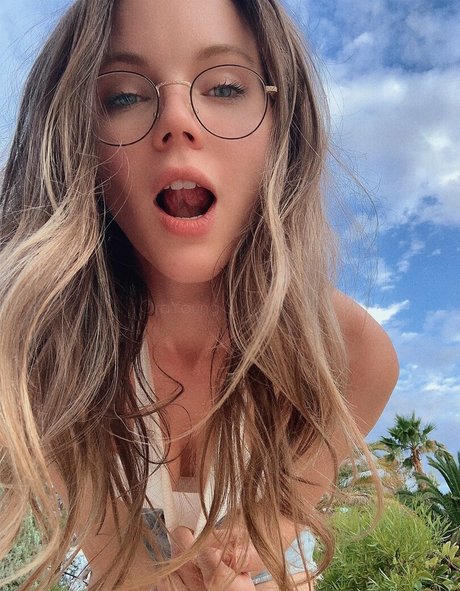 onlyora model pornographische fotos