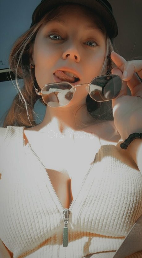 onlyora exklusive porno foto