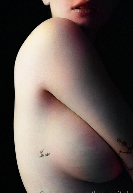 Katya Sitak nacktheit galerie