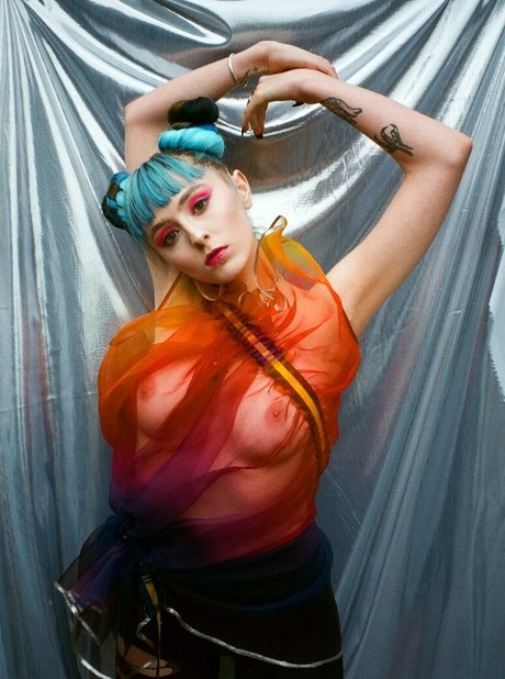 Ashnikko schöne pornographische archiv