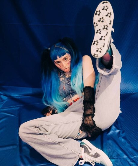 Ashnikko nackt sexy fotos