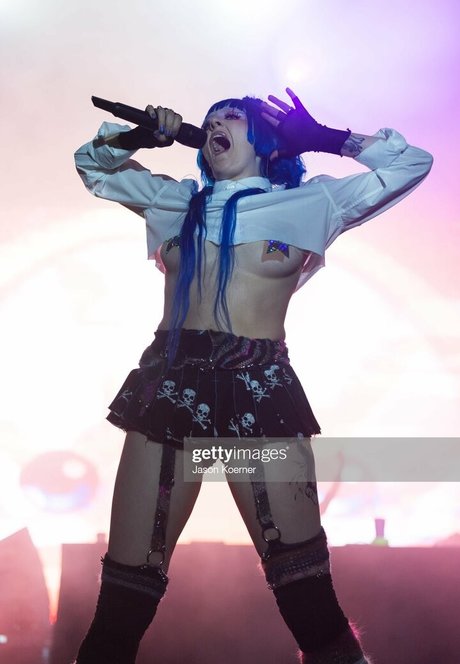 Ashnikko schöne nackt archiv