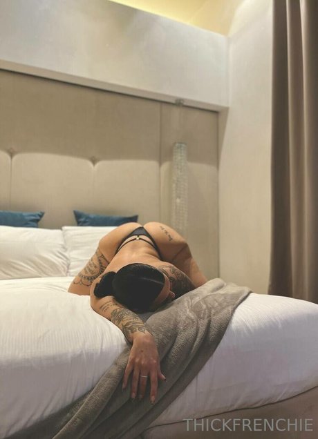 Thickfrenchie perfekte pornographische bild