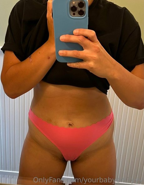 yourbabyemilyyy heiße nackte bild