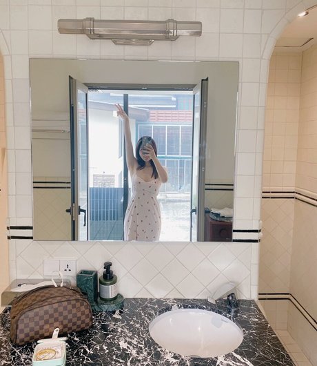 rikakodesu schöne pornostar bild