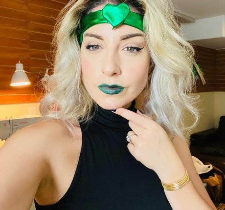 Rebecca Ford heiße nackt bild