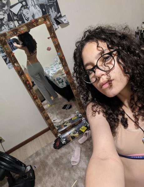 Thesuusu nackt kunst galerie