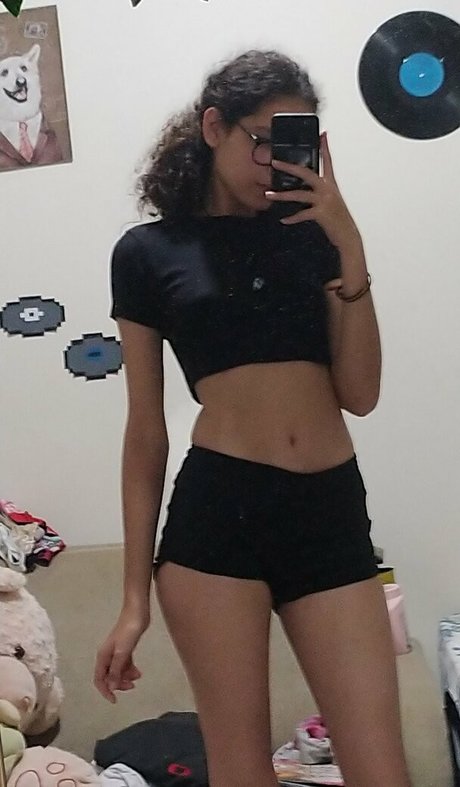 Thesuusu hübsche nackt archiv