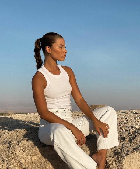 Yeela Frumkin kostenlose nackte bilder